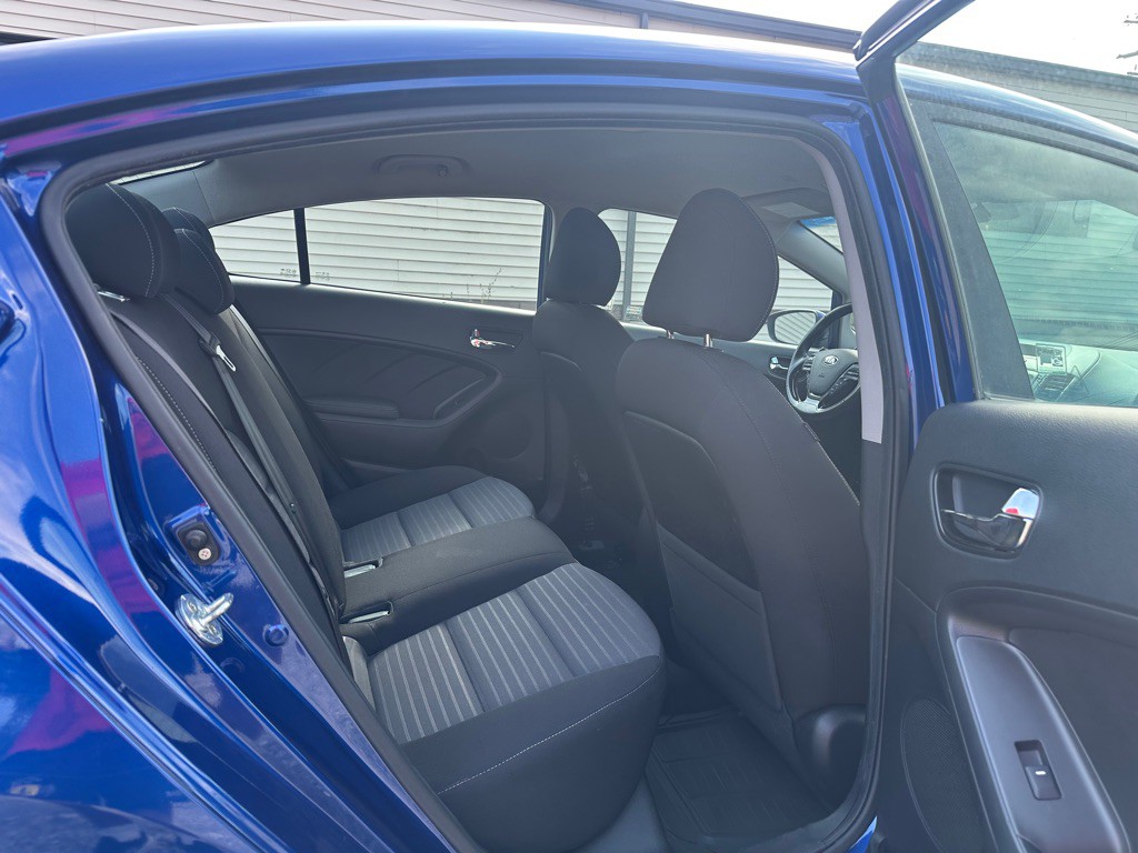 2017 Kia Forte Image 9
