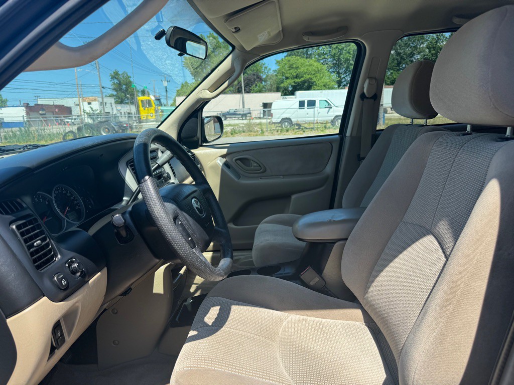 2003 Mazda Tribute Image 8