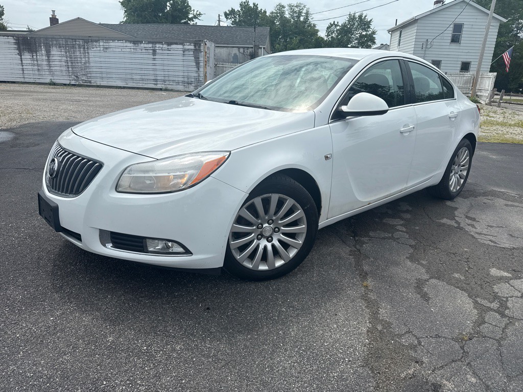 2011 Buick Regal Image 1