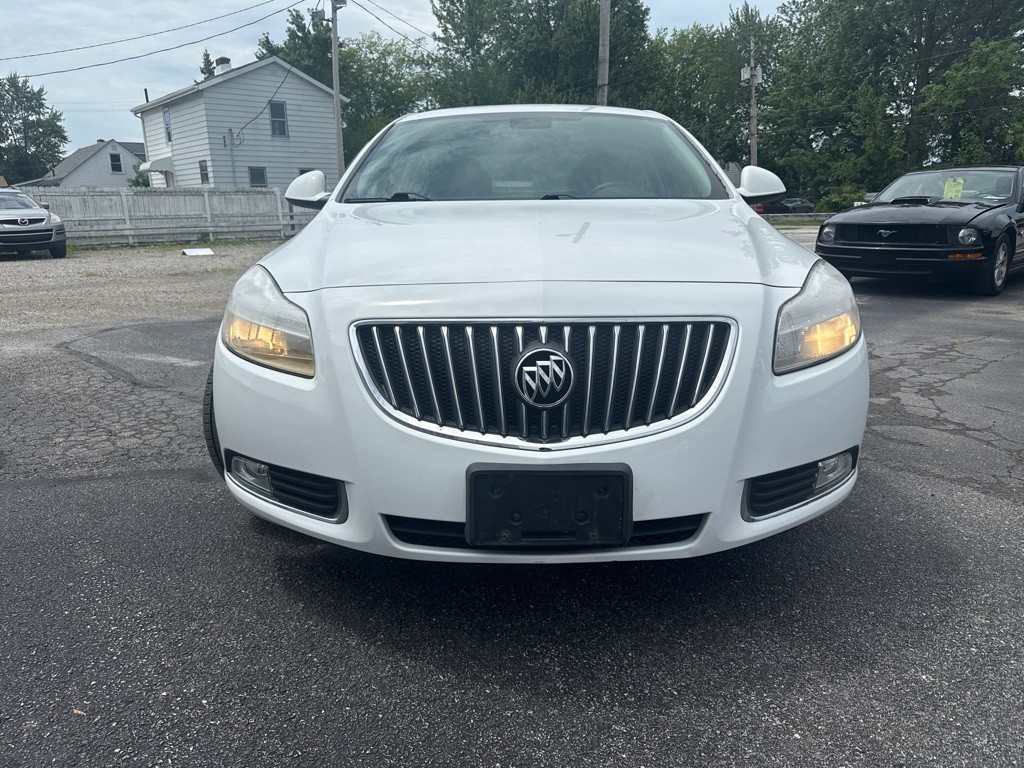 2011 Buick Regal Image 2