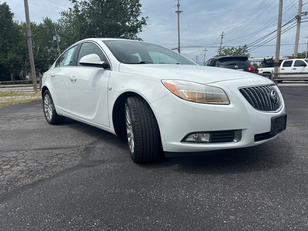 2011 Buick Regal Image 3