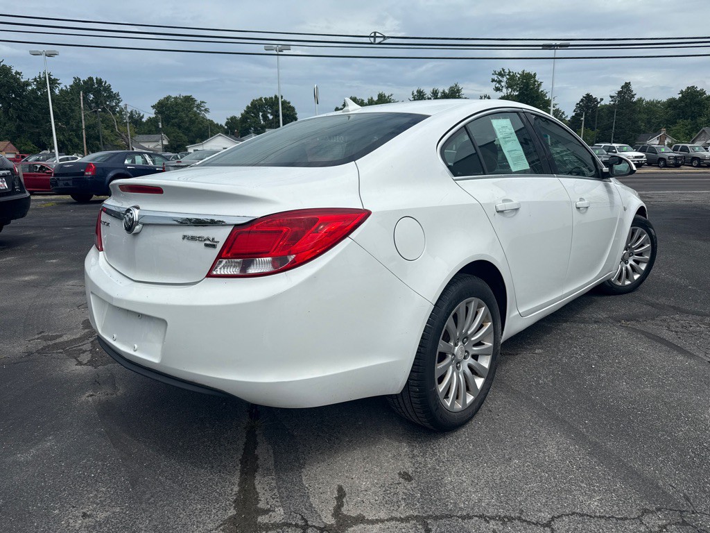 2011 Buick Regal Image 4