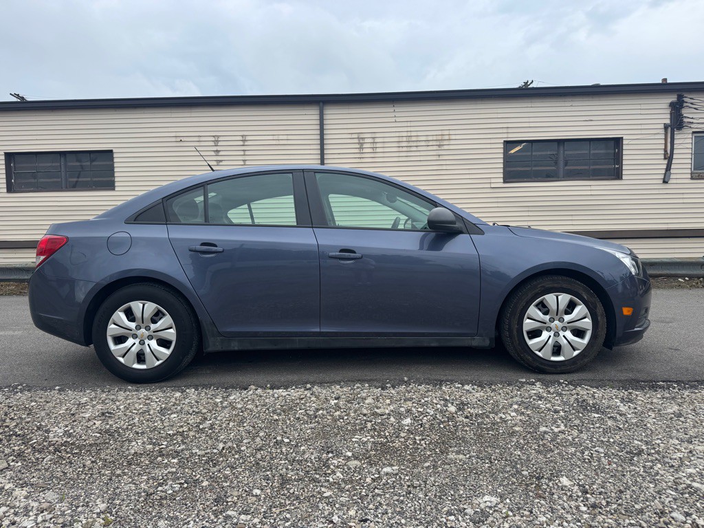 2014 Chevrolet Cruze Image 2
