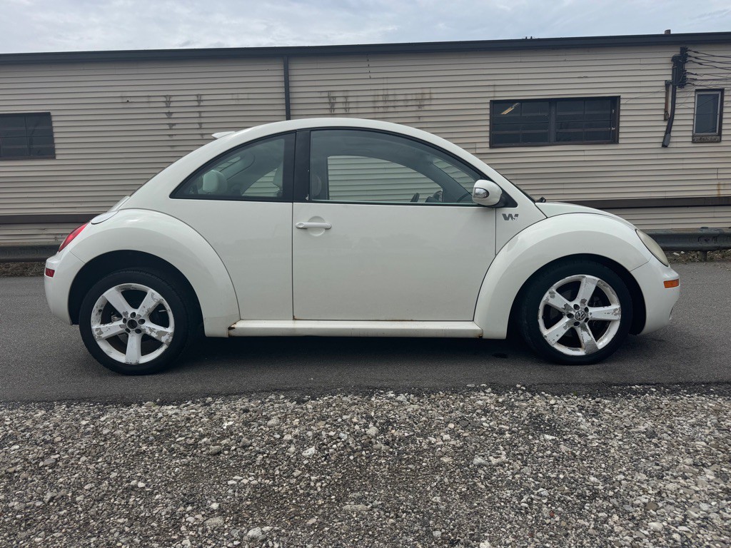 2008 Volkswagen Beetle Image 2