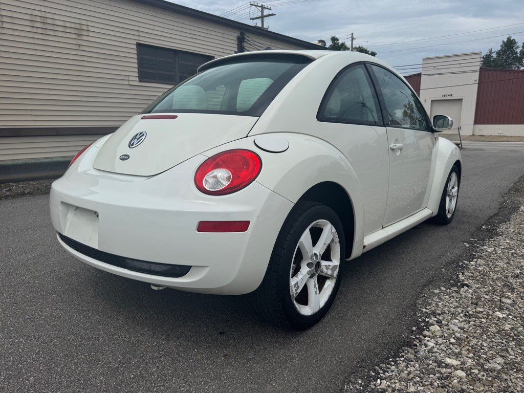 2008 Volkswagen Beetle Image 3