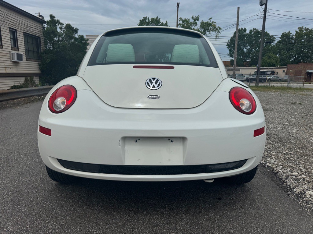 2008 Volkswagen Beetle Image 4