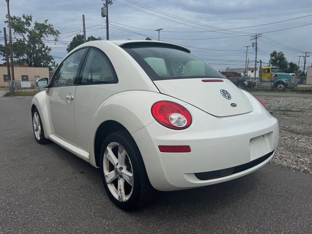 2008 Volkswagen Beetle Image 5
