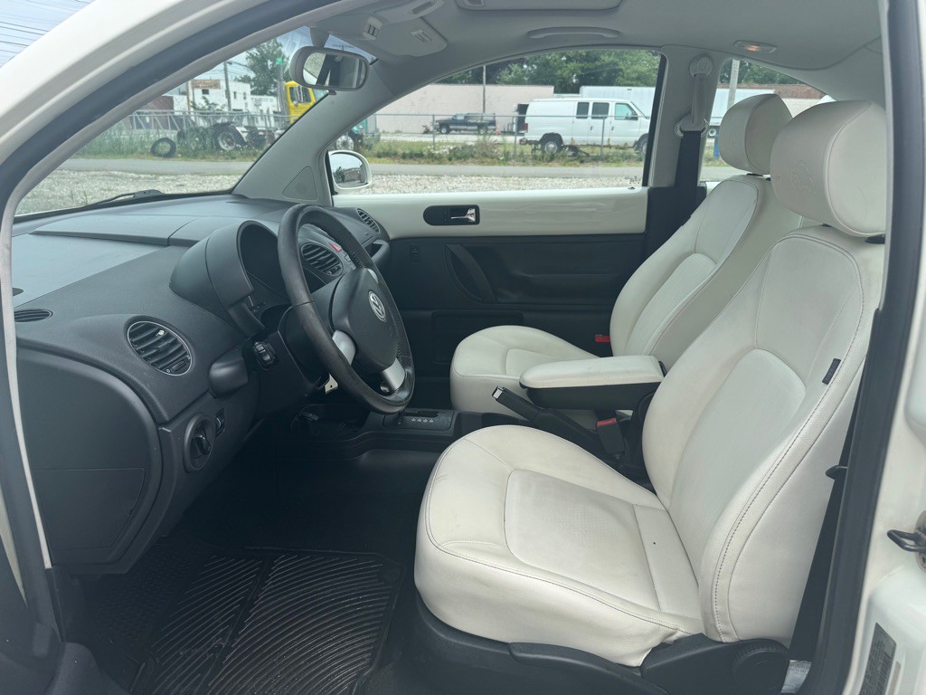 2008 Volkswagen Beetle Image 9