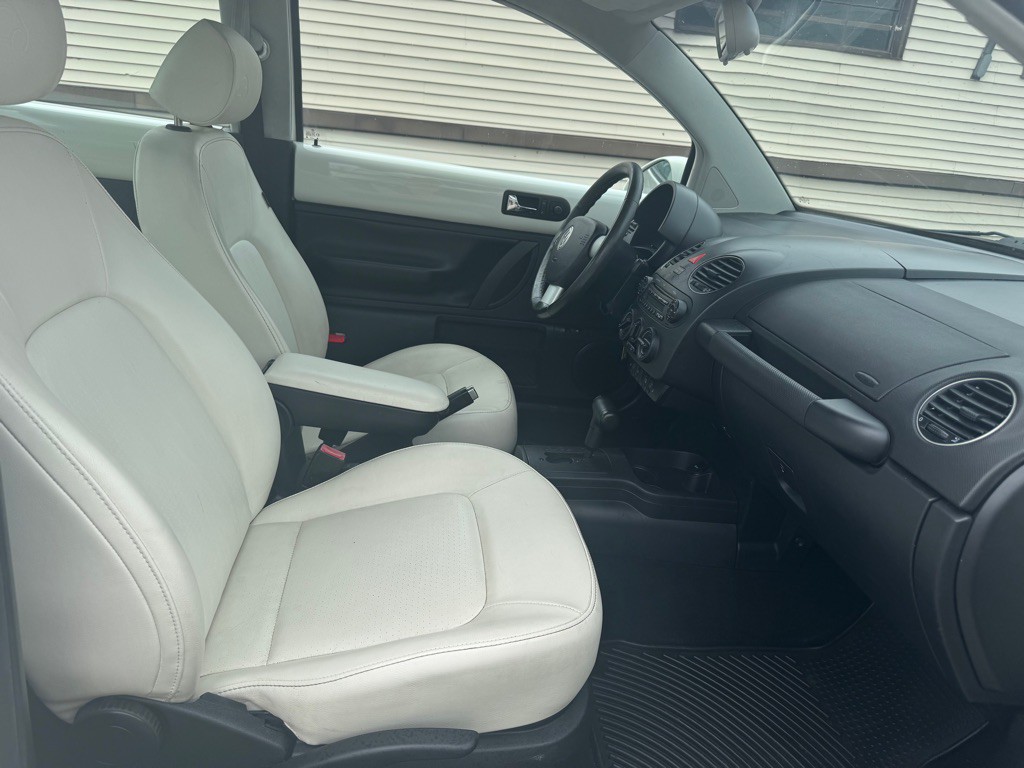 2008 Volkswagen Beetle Image 10