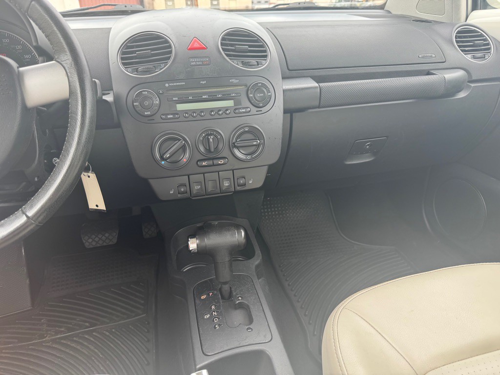 2008 Volkswagen Beetle Image 14