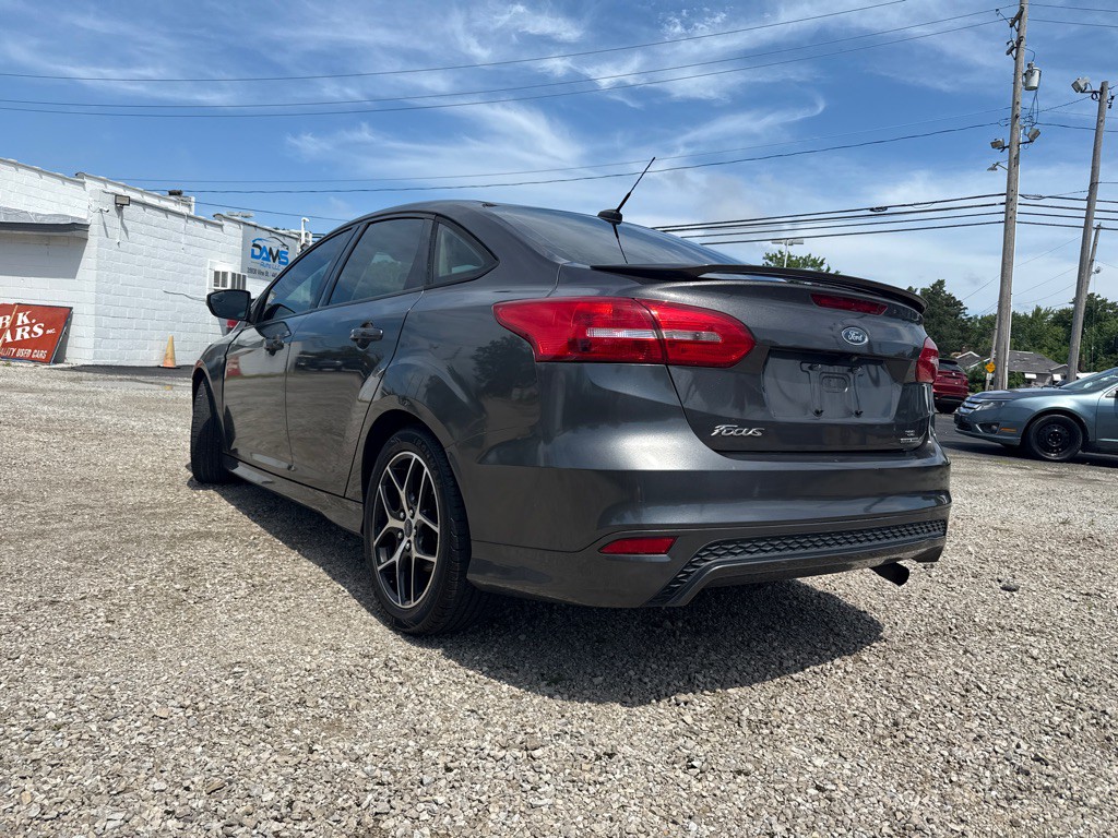 2015 Ford Focus Image 8