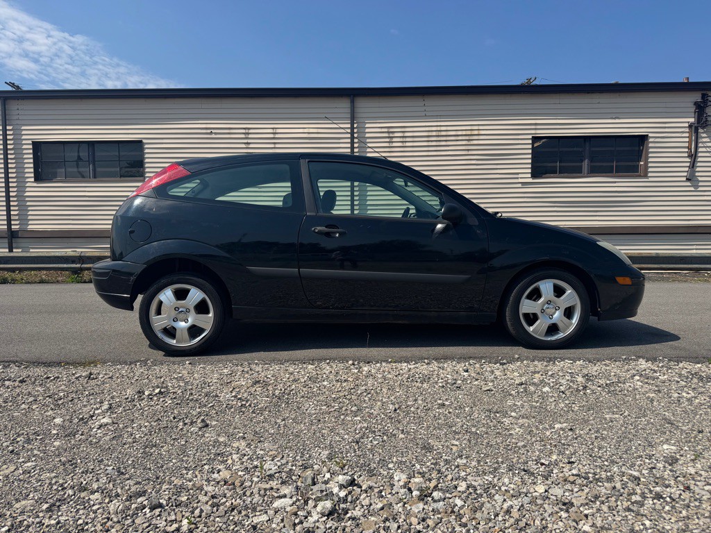 2004 Ford Focus Image 2