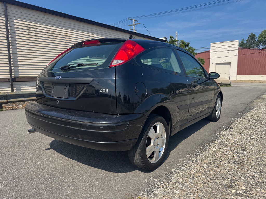 2004 Ford Focus Image 3
