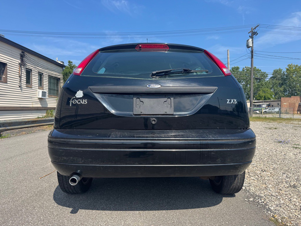 2004 Ford Focus Image 4