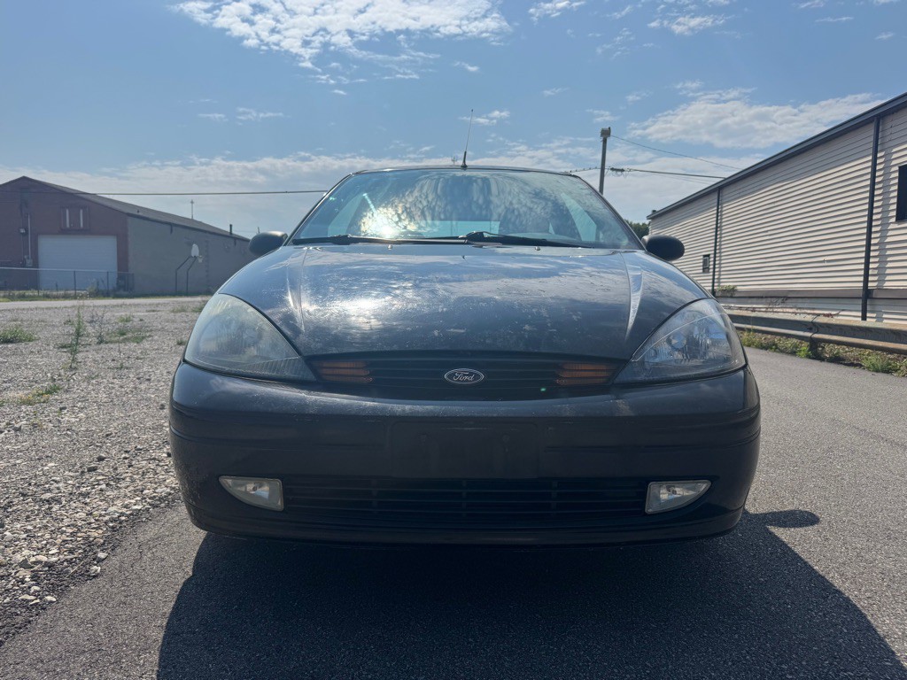 2004 Ford Focus Image 8