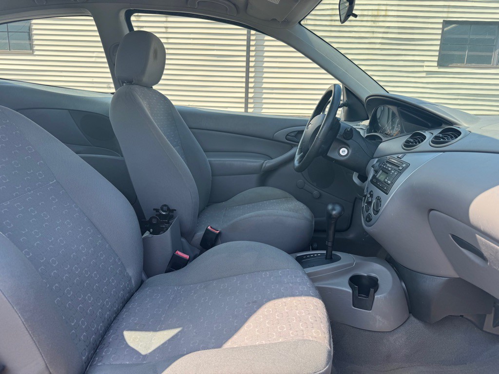 2004 Ford Focus Image 10