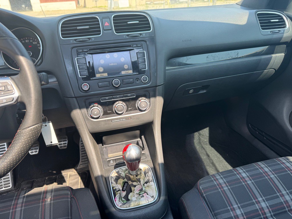 2011 Volkswagen GTI Image 11