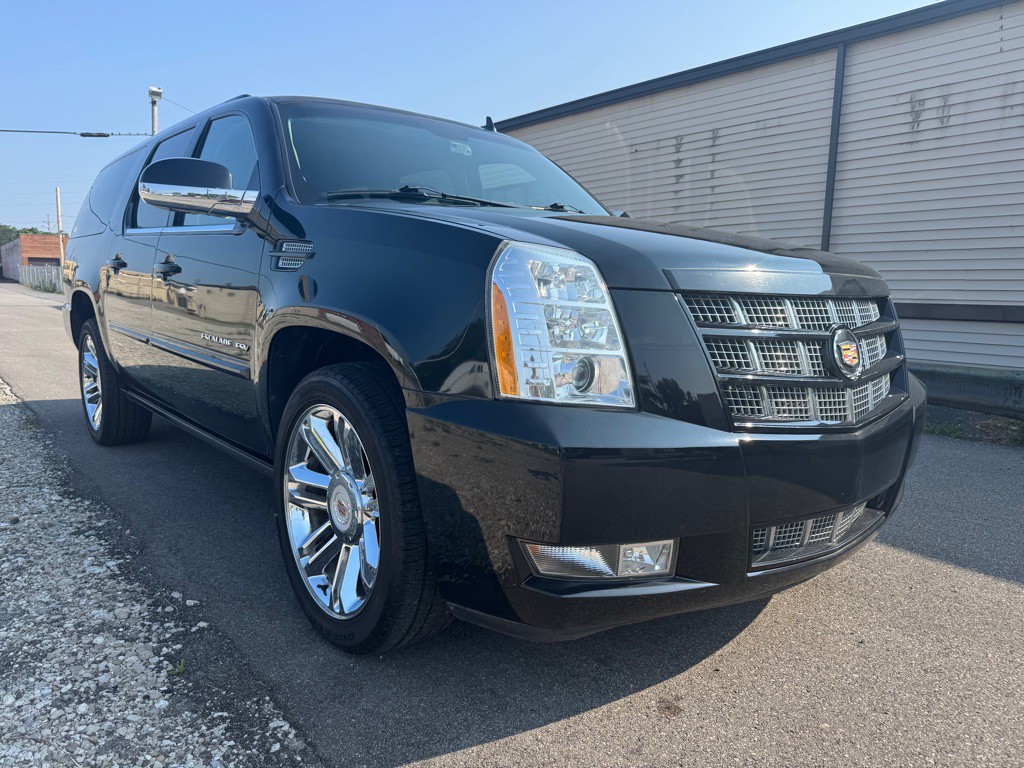 2013 Cadillac Escalade Image 1