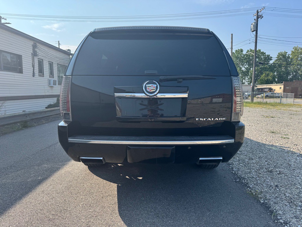 2013 Cadillac Escalade Image 4