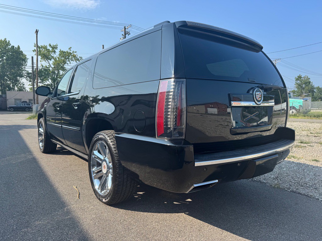 2013 Cadillac Escalade Image 5