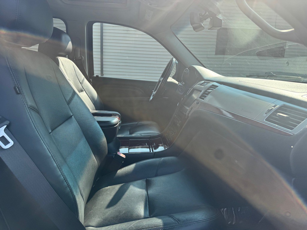 2013 Cadillac Escalade Image 10