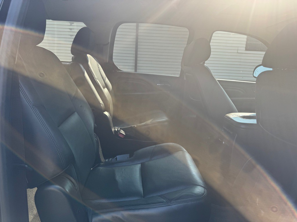 2013 Cadillac Escalade Image 11
