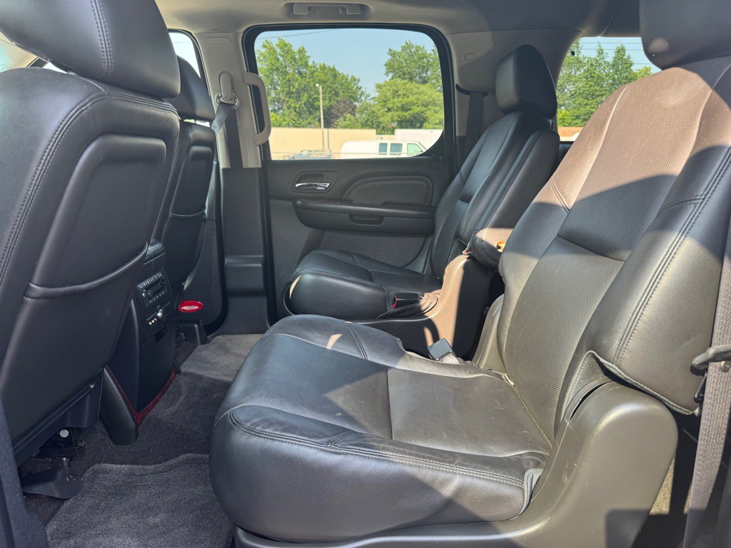 2013 Cadillac Escalade Image 13
