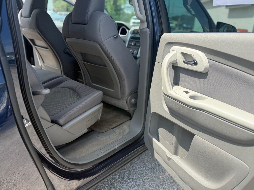 2011 Chevrolet Traverse Image 12