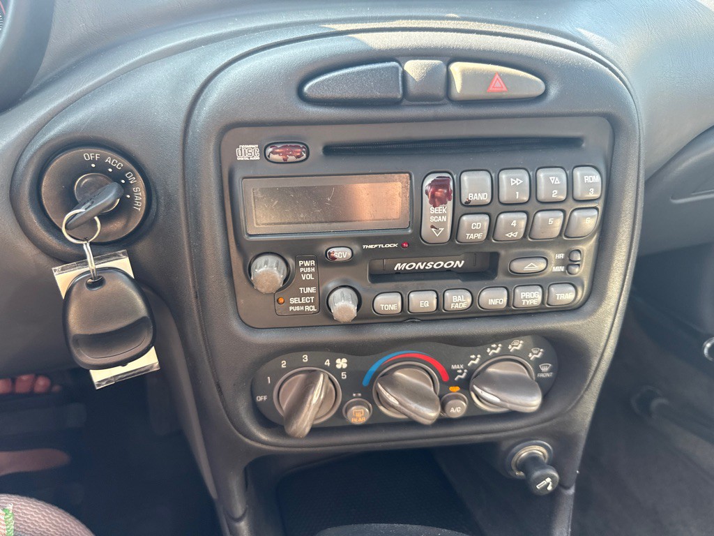 2003 Pontiac Grand Am Image 16
