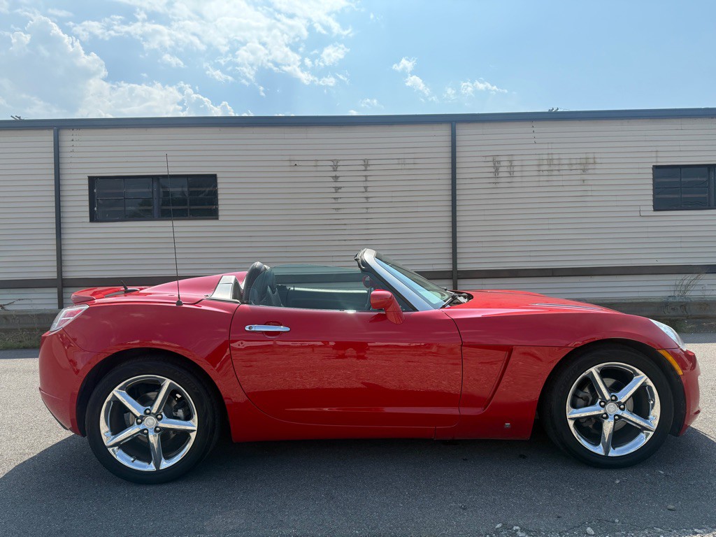 2008 Saturn Sky Image 2