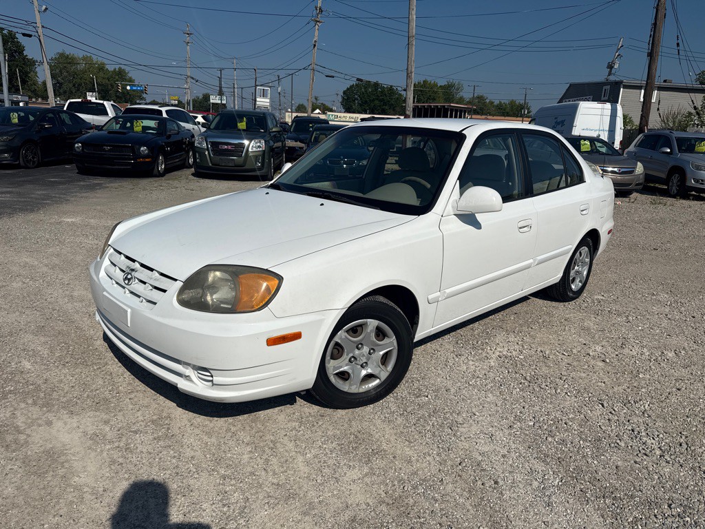 2004 Hyundai Accent Image 1