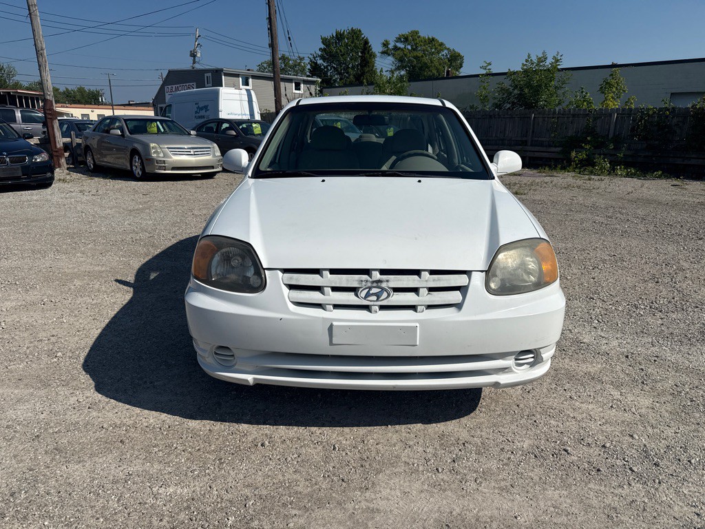 2004 Hyundai Accent Image 2