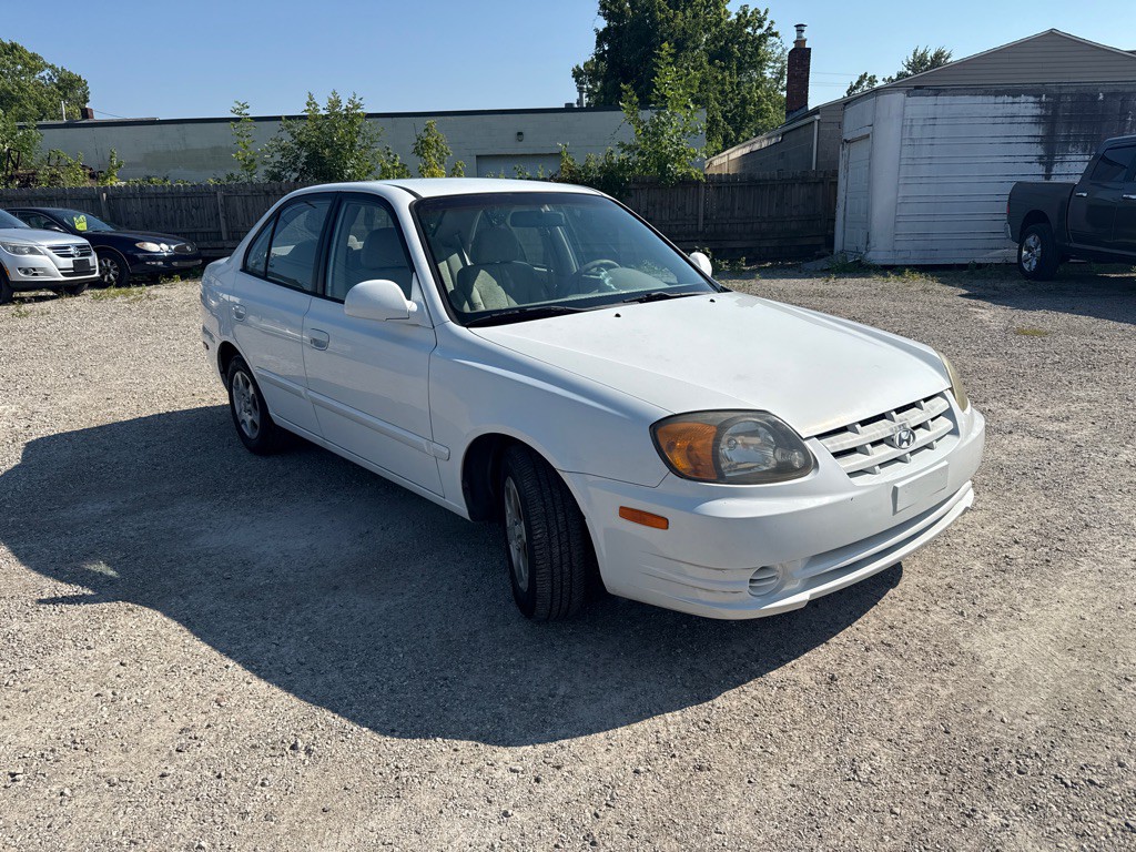 2004 Hyundai Accent Image 3