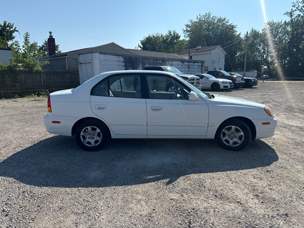 2004 Hyundai Accent Image 4