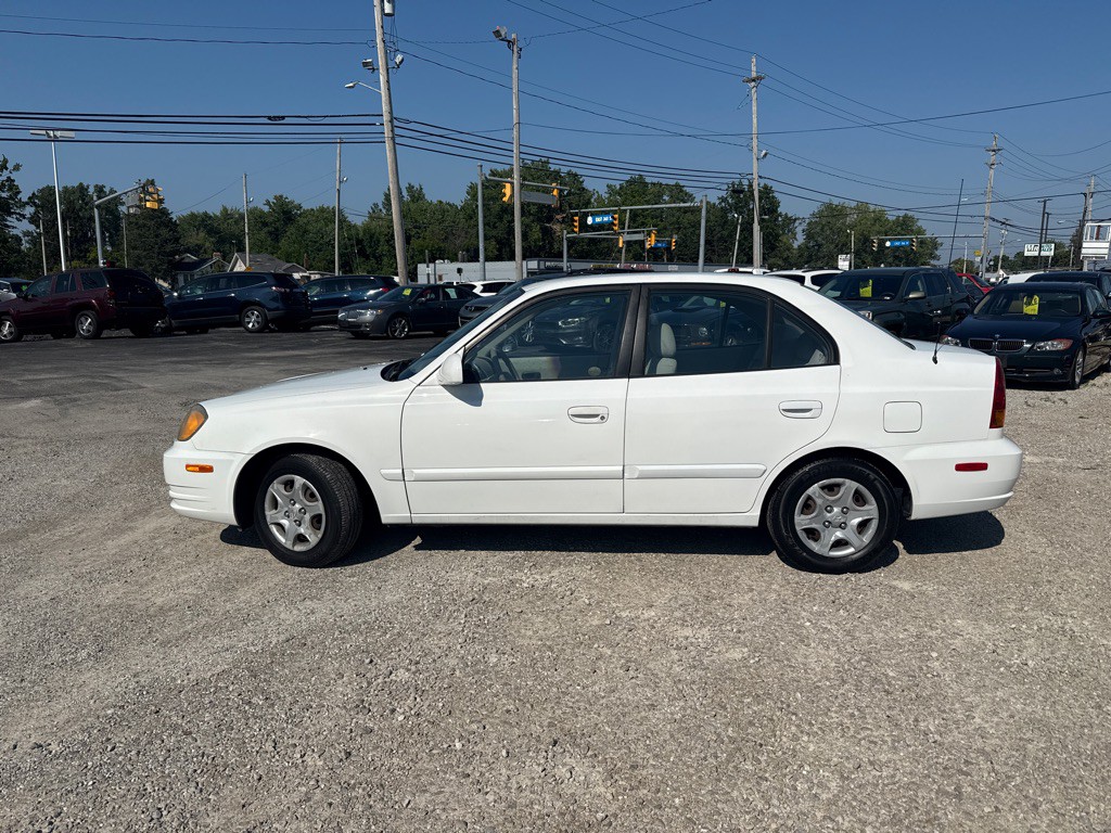2004 Hyundai Accent Image 5