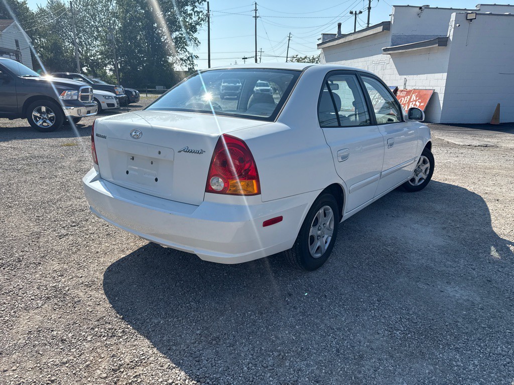 2004 Hyundai Accent Image 6