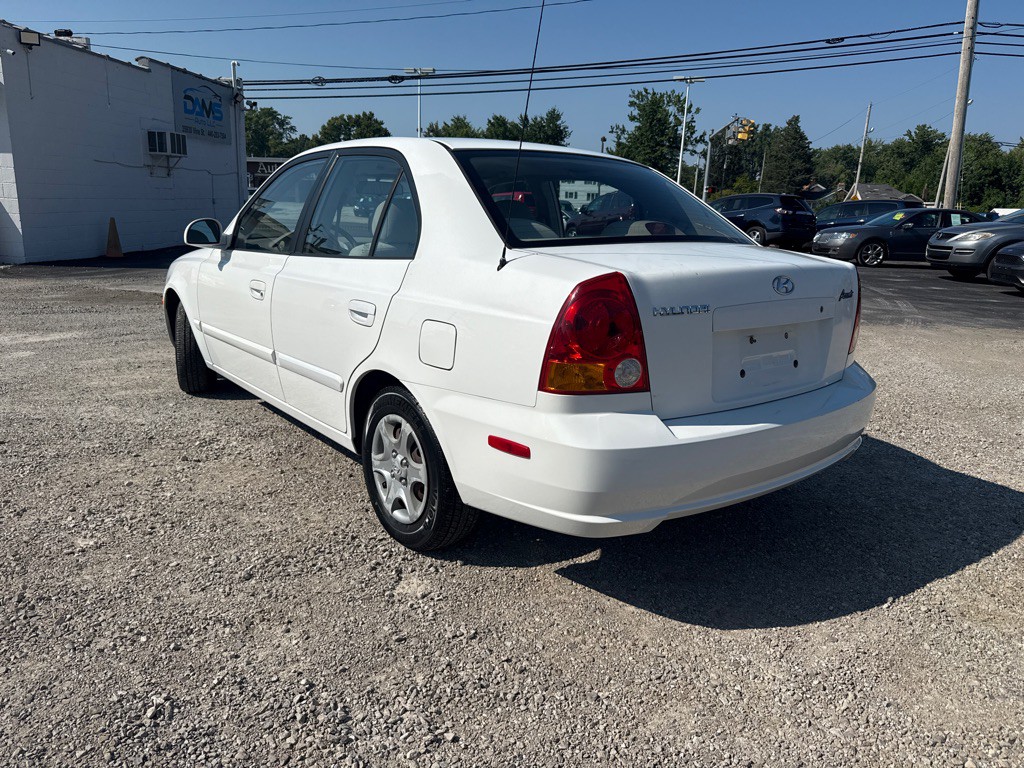 2004 Hyundai Accent Image 8