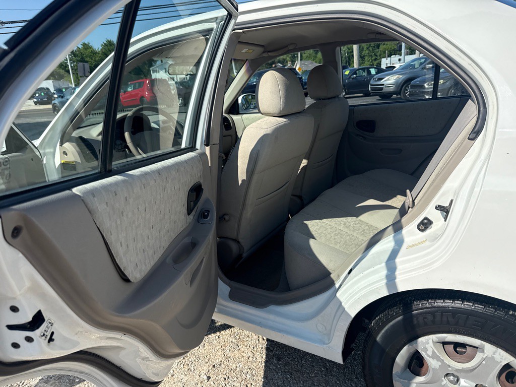 2004 Hyundai Accent Image 12