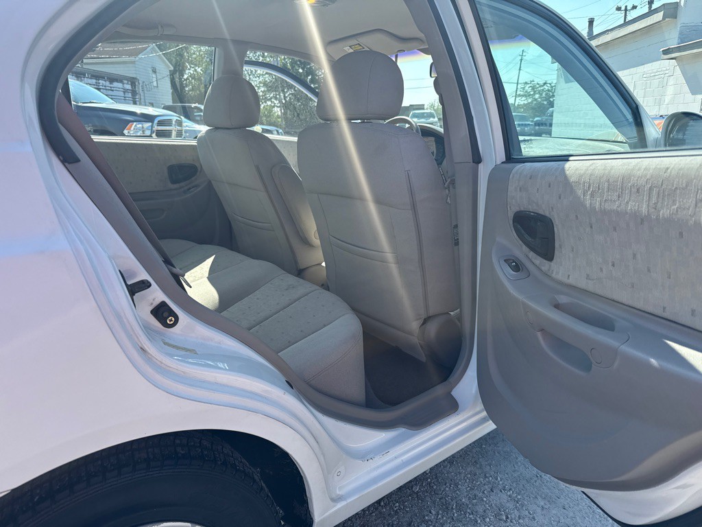 2004 Hyundai Accent Image 13
