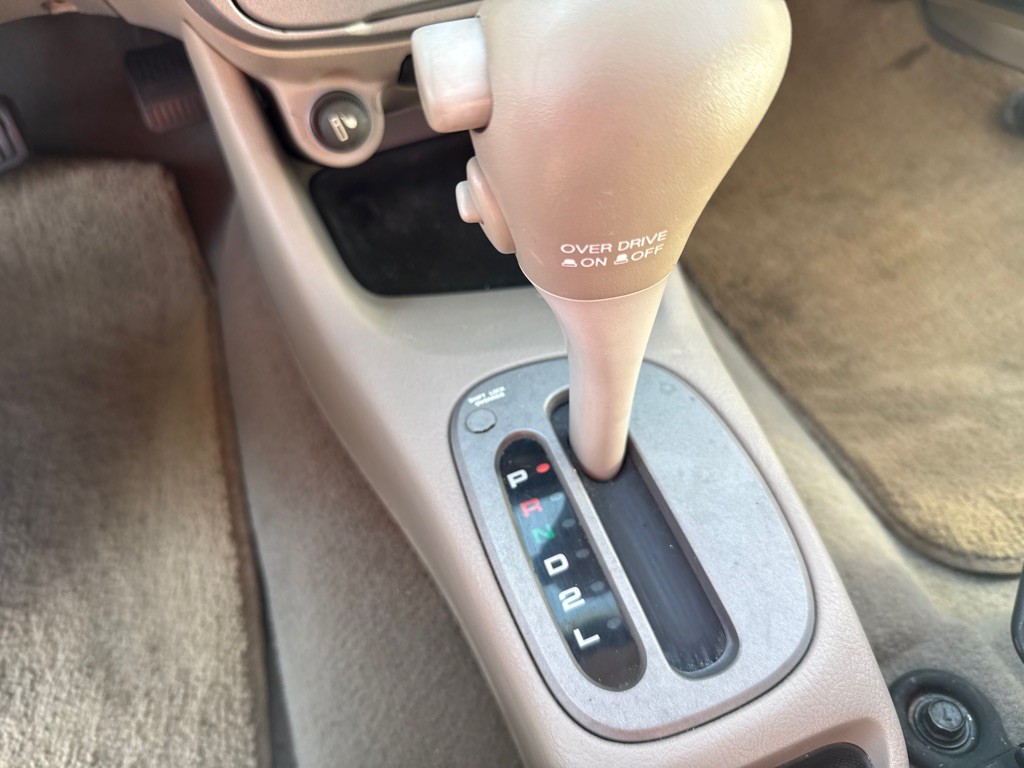 2004 Hyundai Accent Image 16