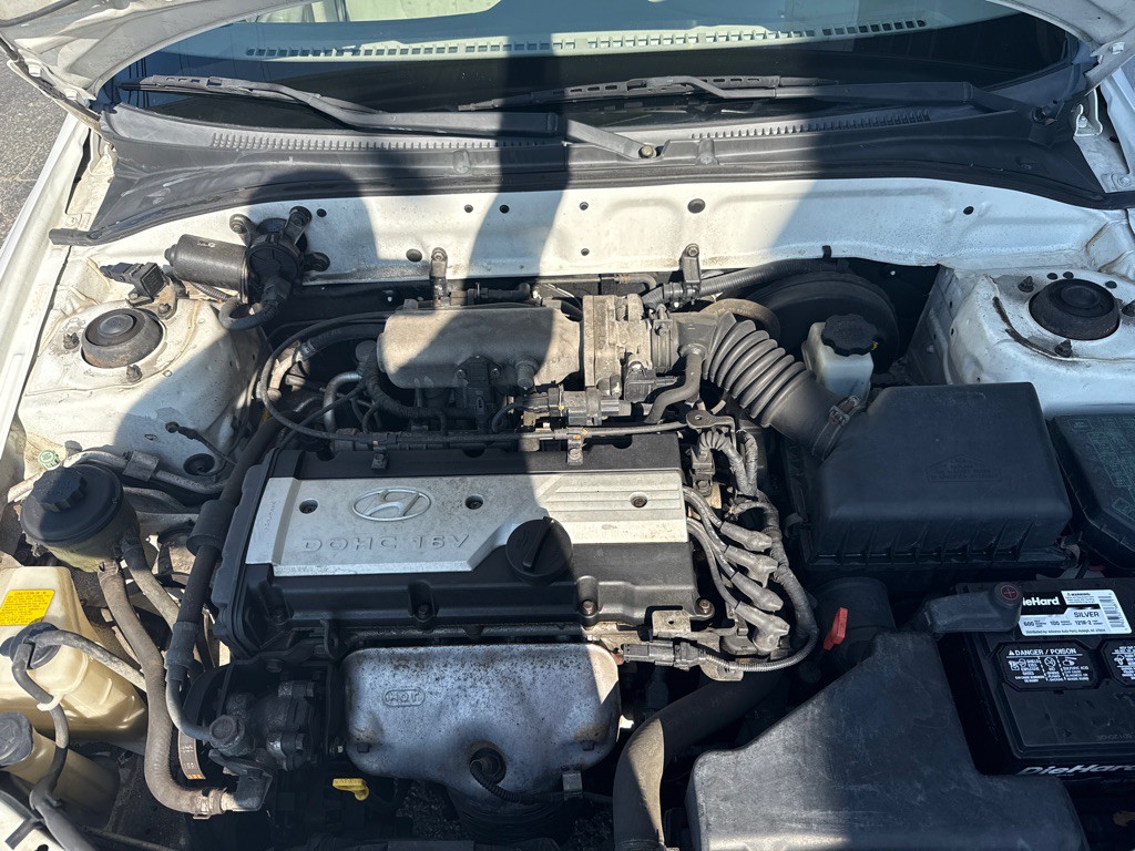 2004 Hyundai Accent Image 18