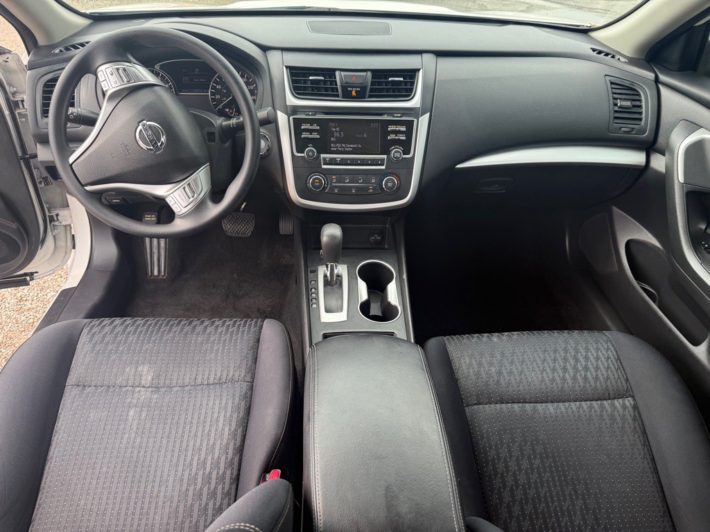 2016 Nissan Altima Image 9