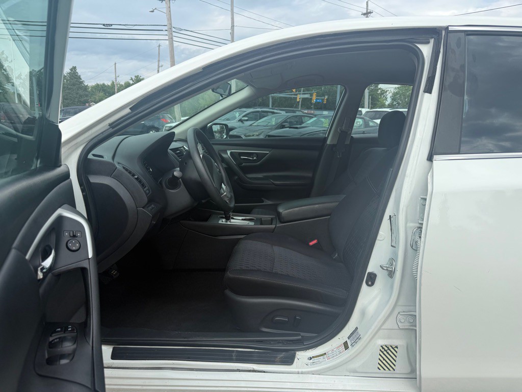 2016 Nissan Altima Image 11
