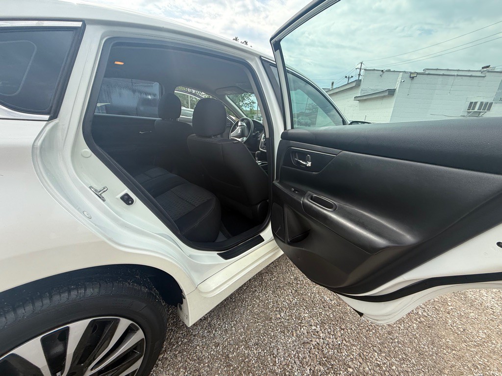 2016 Nissan Altima Image 13
