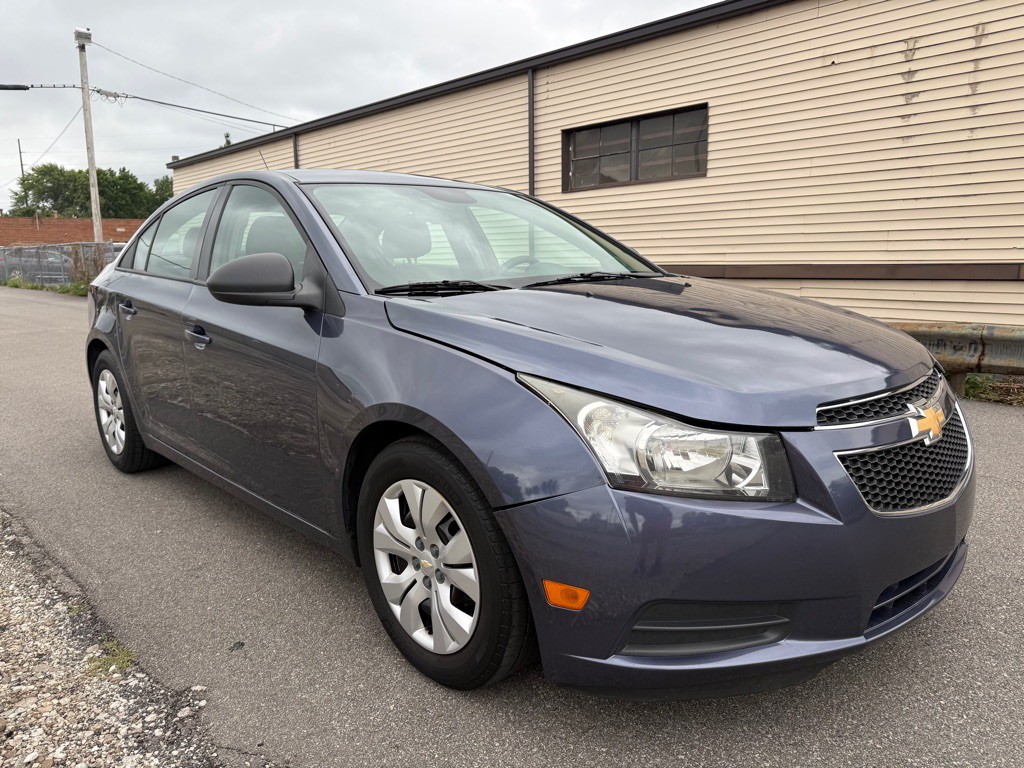 2013 Chevrolet Cruze Image 1