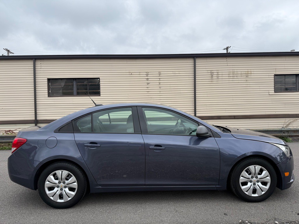 2013 Chevrolet Cruze Image 2