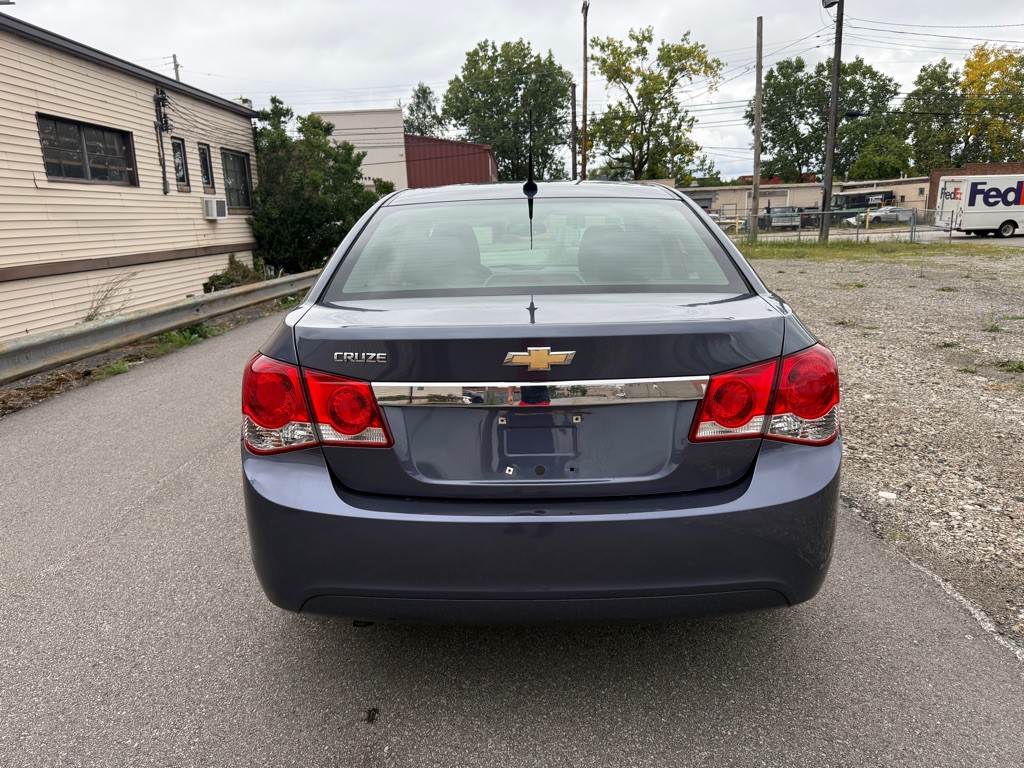 2013 Chevrolet Cruze Image 4