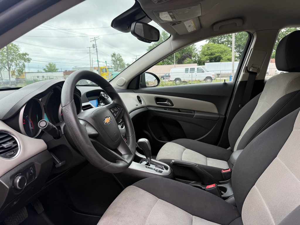 2013 Chevrolet Cruze Image 8