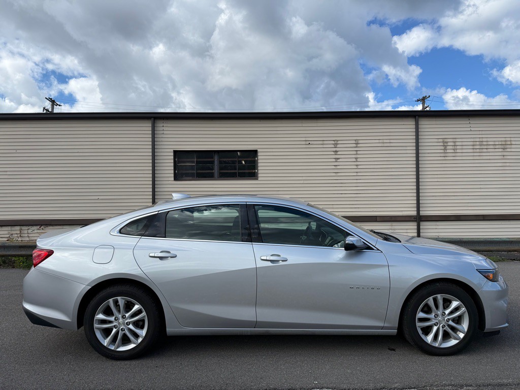 2018 Chevrolet Malibu Image 2