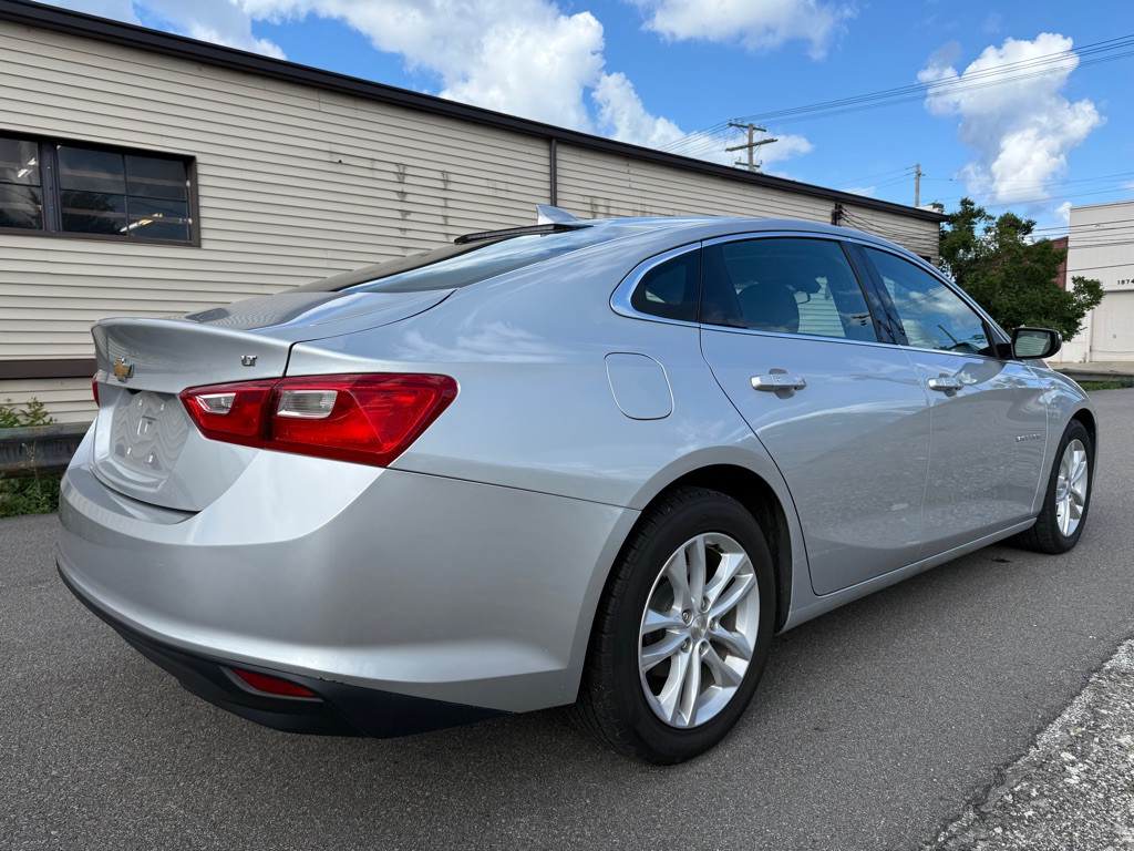 2018 Chevrolet Malibu Image 3